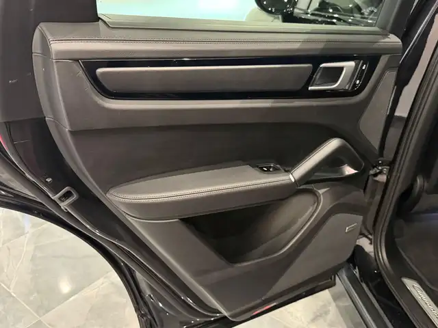 Porsche Cayenne Coupe Turbo S E-Hybrid**PANO**NACHTSICHT**BOSE**H Ansicht 47