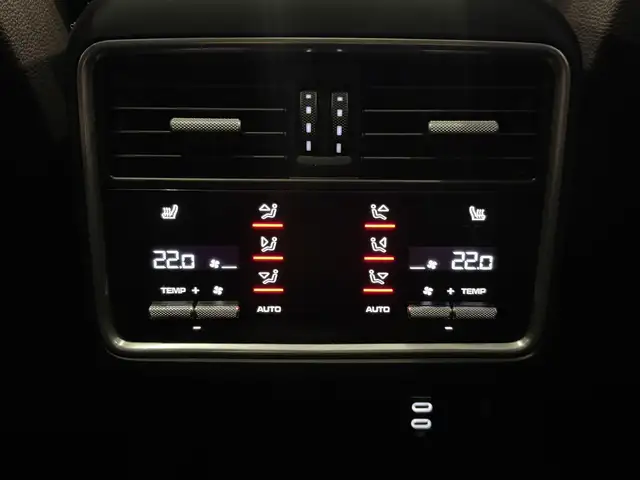 Porsche Cayenne Coupe Turbo S E-Hybrid**PANO**NACHTSICHT**BOSE**H Ansicht 43