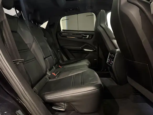 Porsche Cayenne Coupe Turbo S E-Hybrid**PANO**NACHTSICHT**BOSE**H Ansicht 42