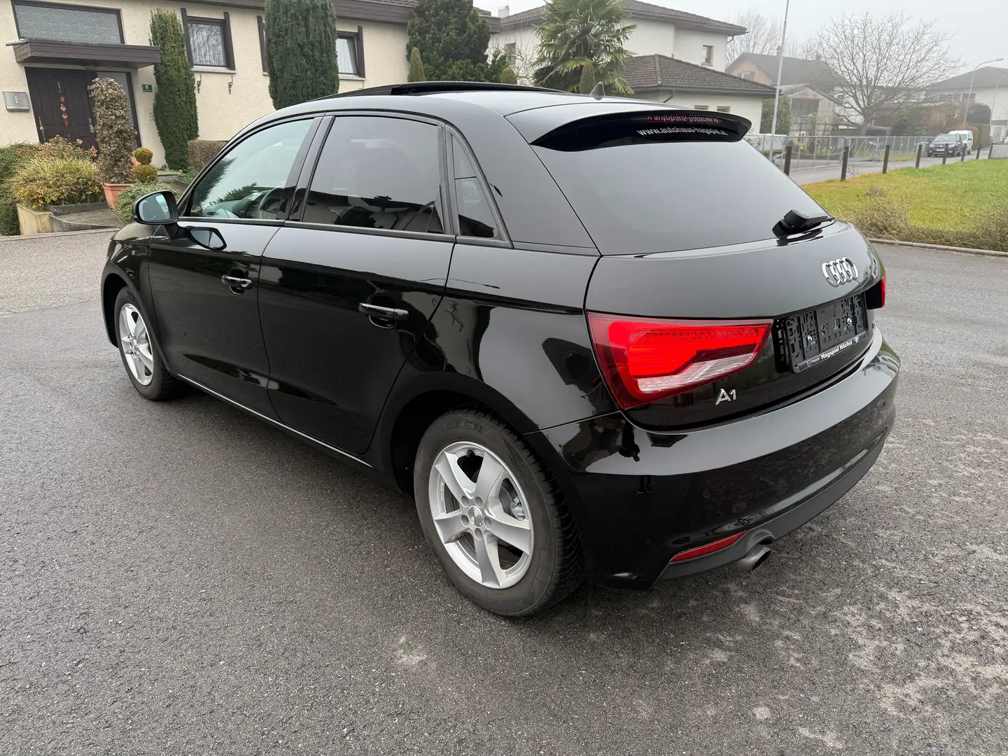 Audi A1 SB 1,0 TFSI Ultra S-tronic BOSE PANO Navi Schwarz - 2