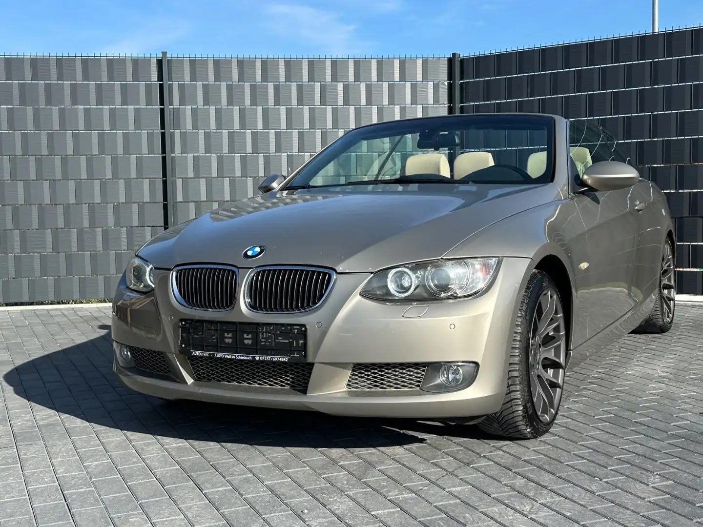 BMW 335 i Cabrio*AUTOMATIK*LEDER*NAVI*PDC*SHZ*LED* Beige - 1