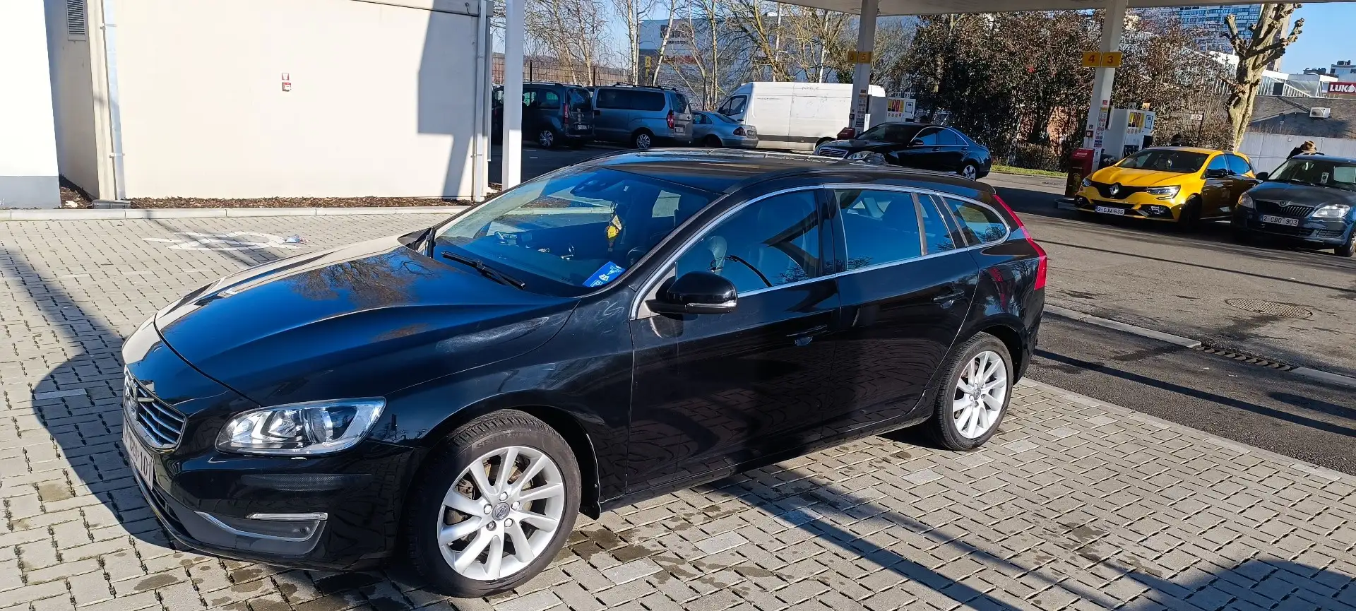 Volvo V60 D2 Summum - 1