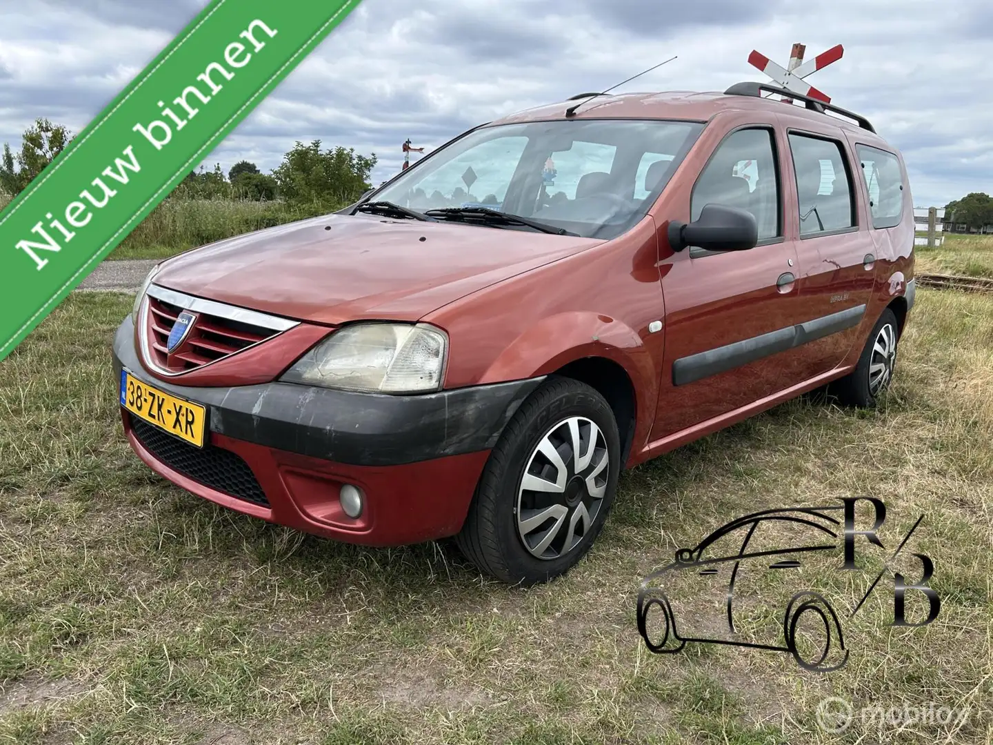 Dacia Logan MCV 1.6-16V Lauréate 7persoons AIRCO EXPORTKOOPJE Red - 1