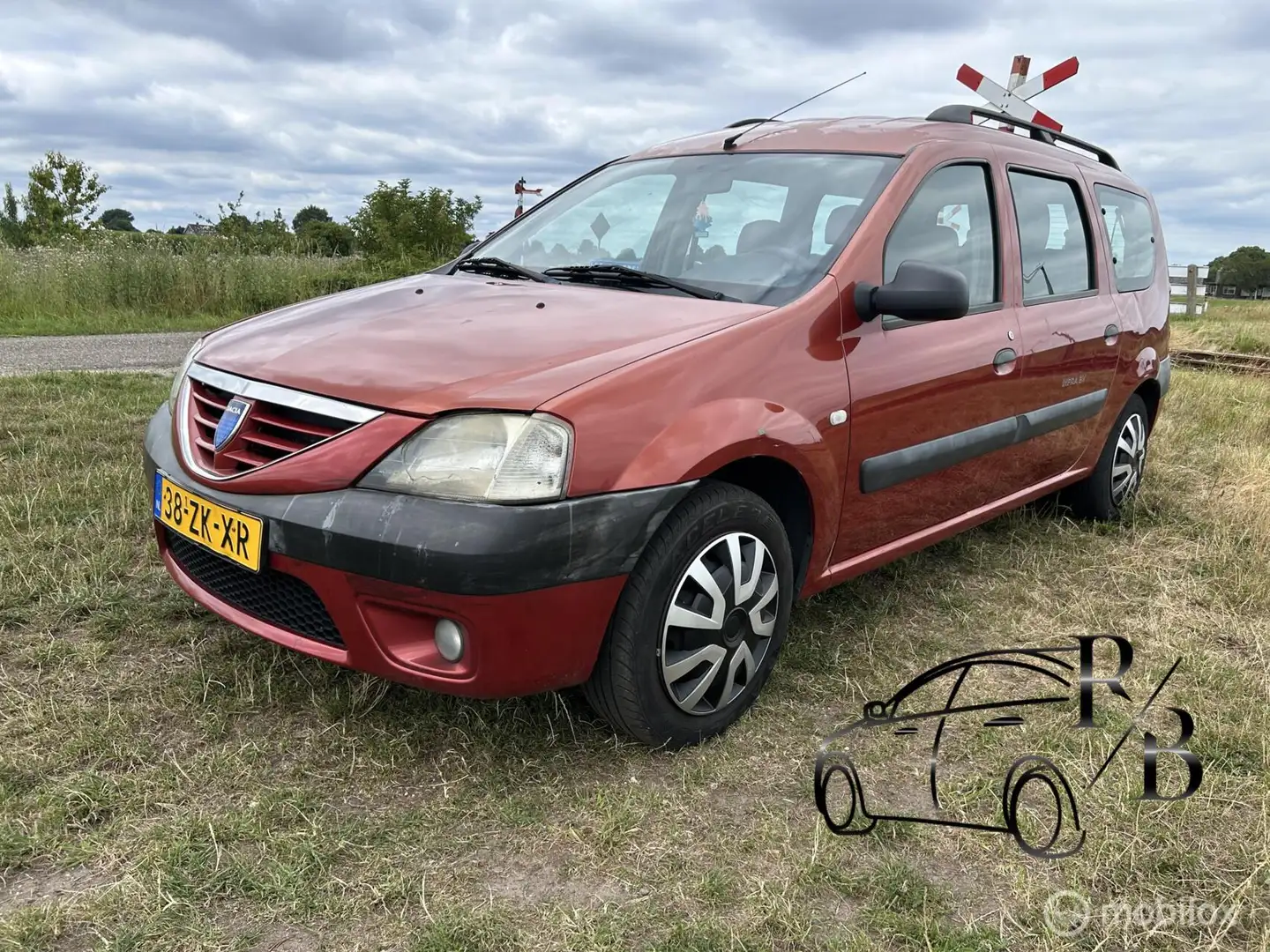 Dacia Logan MCV 1.6-16V Lauréate 7persoons AIRCO EXPORTKOOPJE Красный - 1