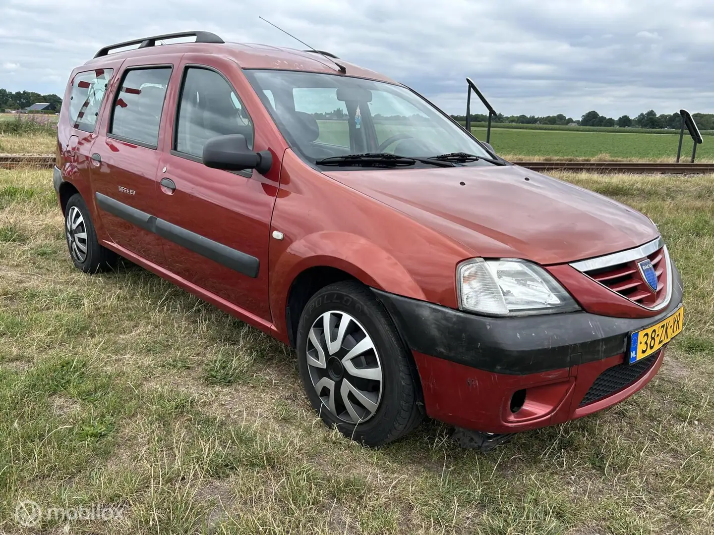 Dacia Logan MCV 1.6-16V Lauréate 7persoons AIRCO EXPORTKOOPJE Red - 2