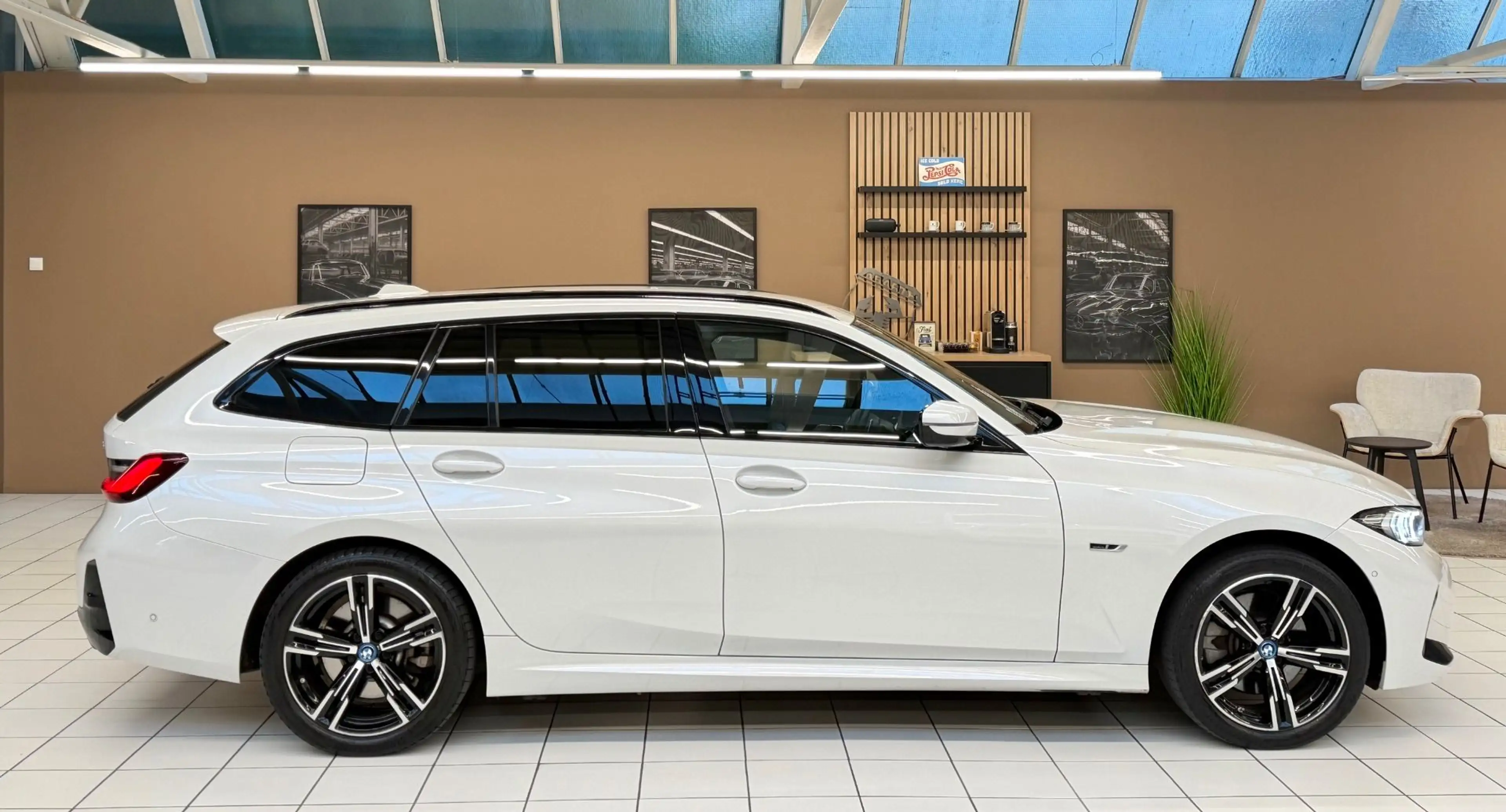 BMW 330 e PHEV xDrive Touring/DrivingAssist/Angängerkuppl — photo 8