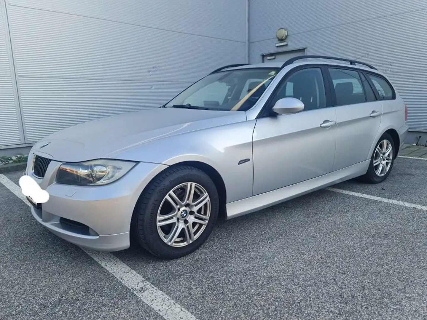 BMW 318 318d Silber - 1