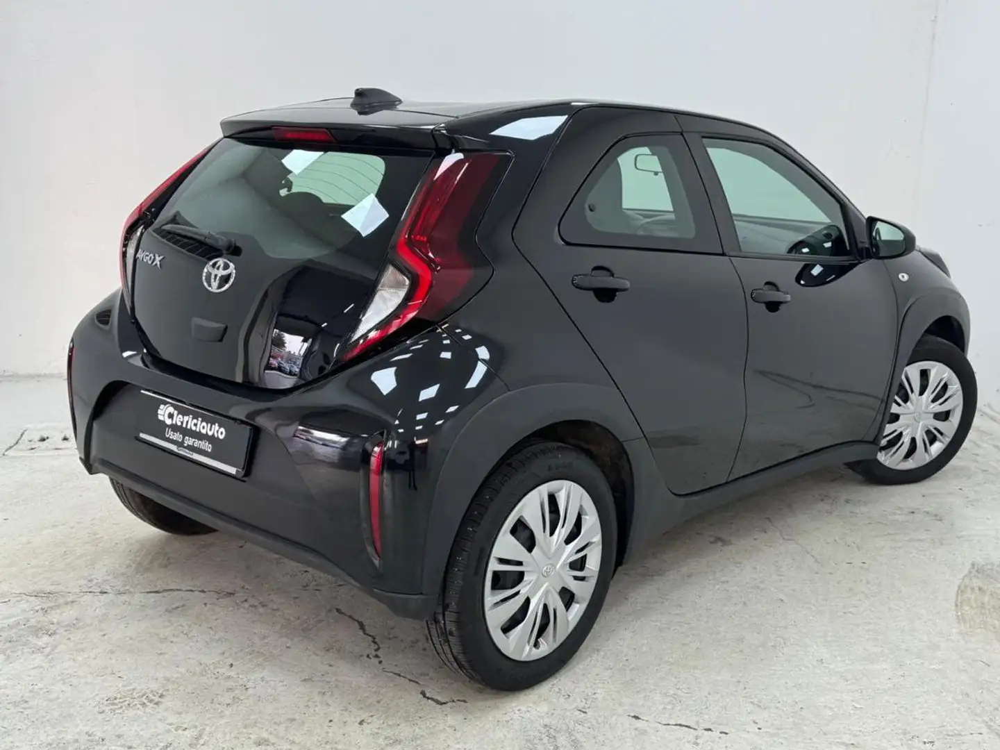 Toyota Aygo X 1.0 VVT-i 72 CV 5 porte Active S-CVT Nero - 2