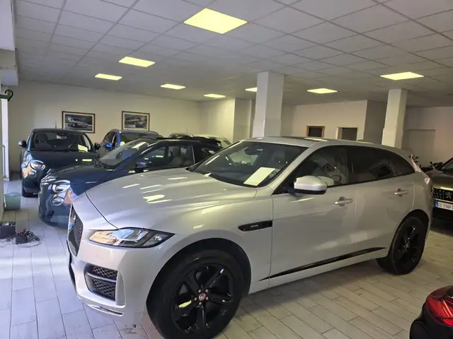 Jaguar F-Pace 2.0d i4 R-Sport awd 240cv Tetto Pelle OFFERTA