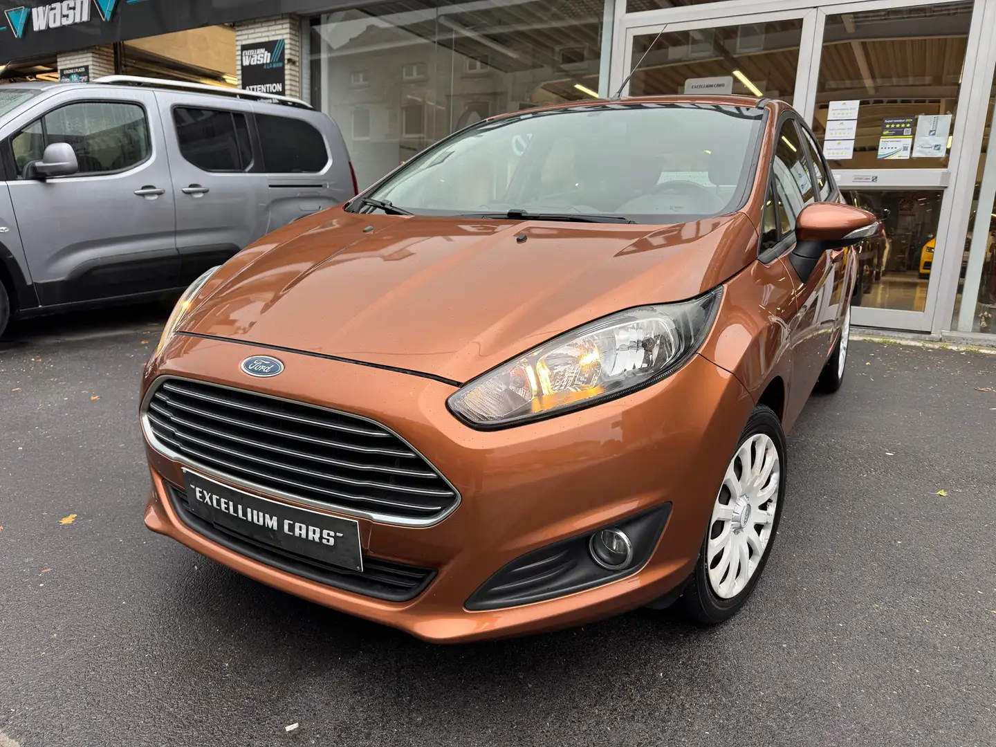 Ford Fiesta Fiesta 1.25i Airco Radar Reclt Tres Propre Carnet Bronze - 1