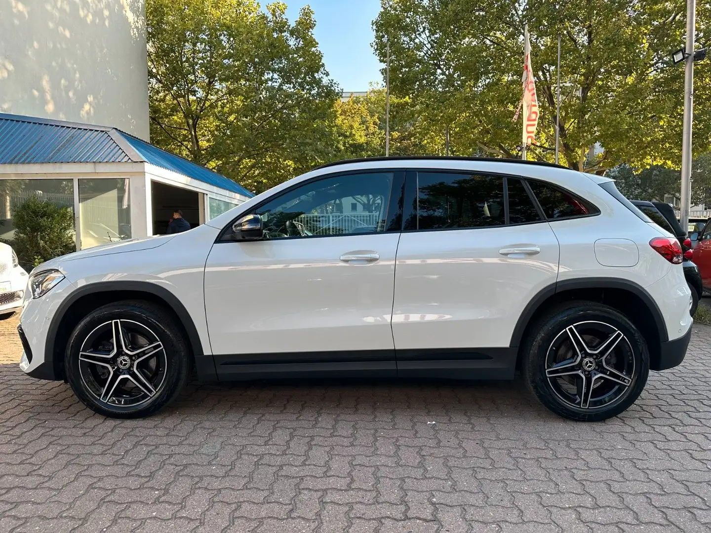 Mercedes-Benz GLA 250 e*AMG*LED*AHK*HuD*19"*BURM*MBUX*360°* Weiß - 2