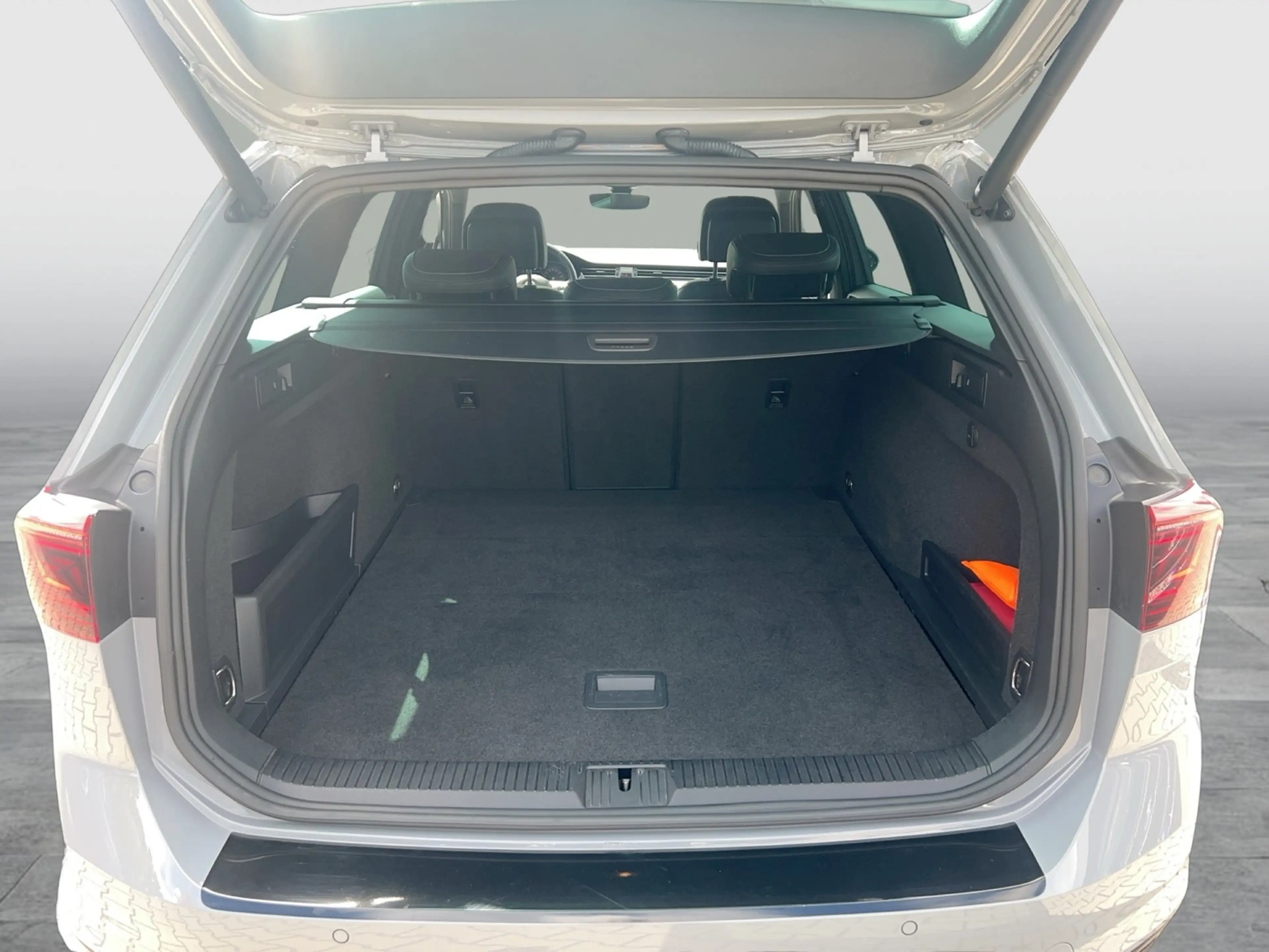 Volkswagen Passat Variant TDI Elegance DSG 4M Matrix Navi AID Leder ACC R... — photo 13