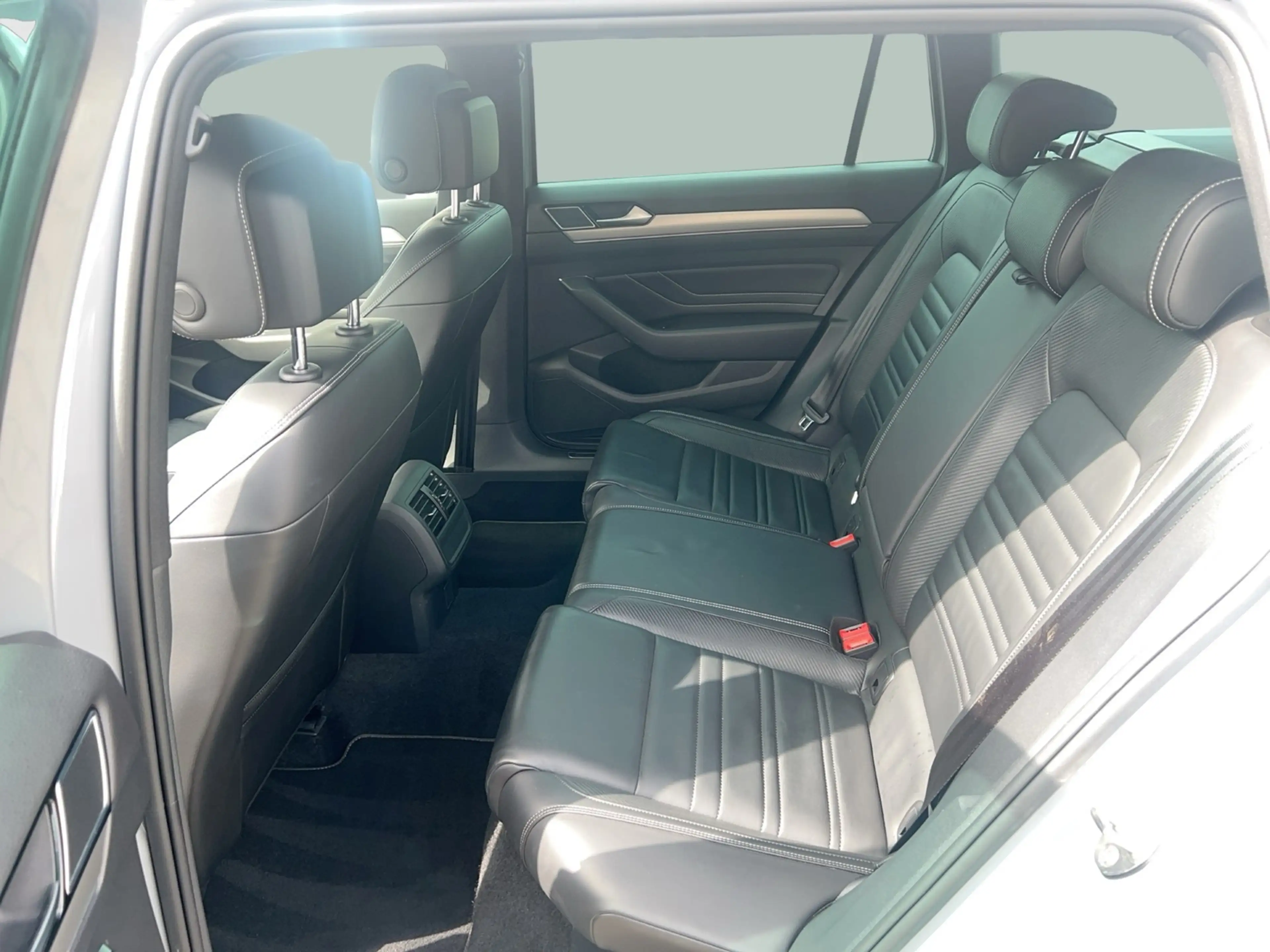 Volkswagen Passat Variant TDI Elegance DSG 4M Matrix Navi AID Leder ACC R... — photo 12