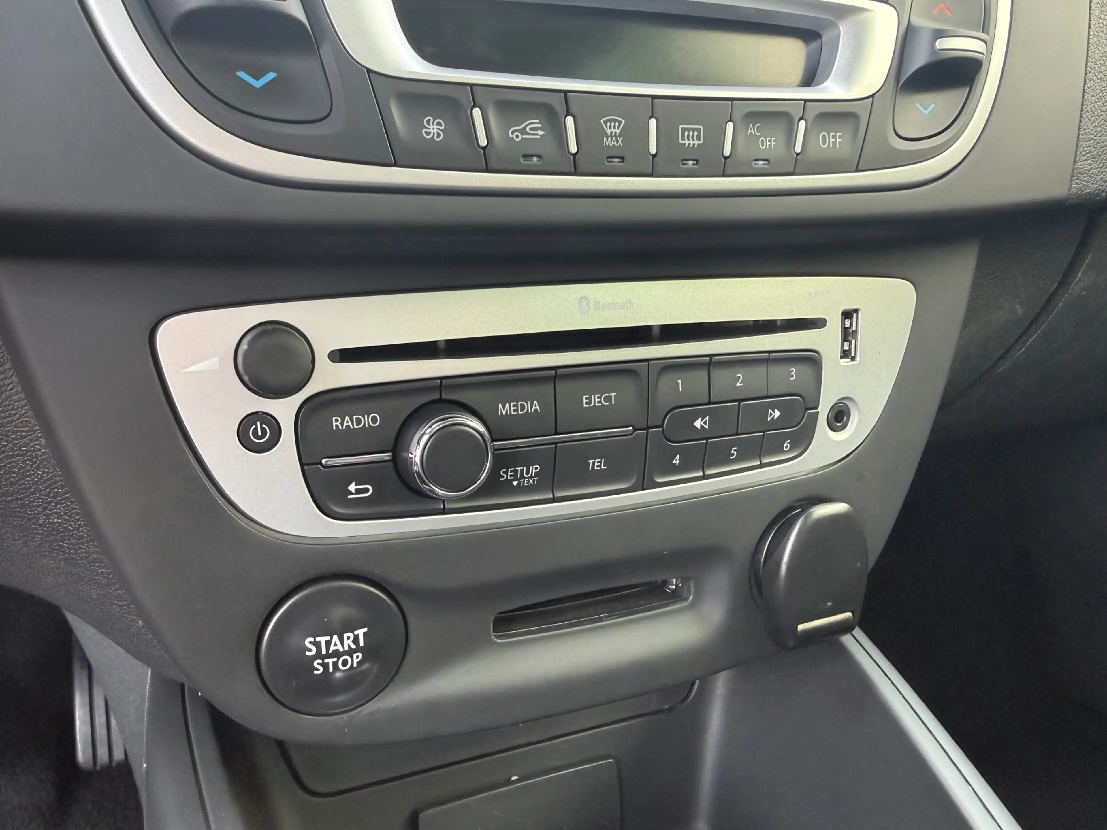 Renault Megane 1.2 TCe Limited | NAVI | TREKHAAK | CRUISE | CLIMA — photo 22