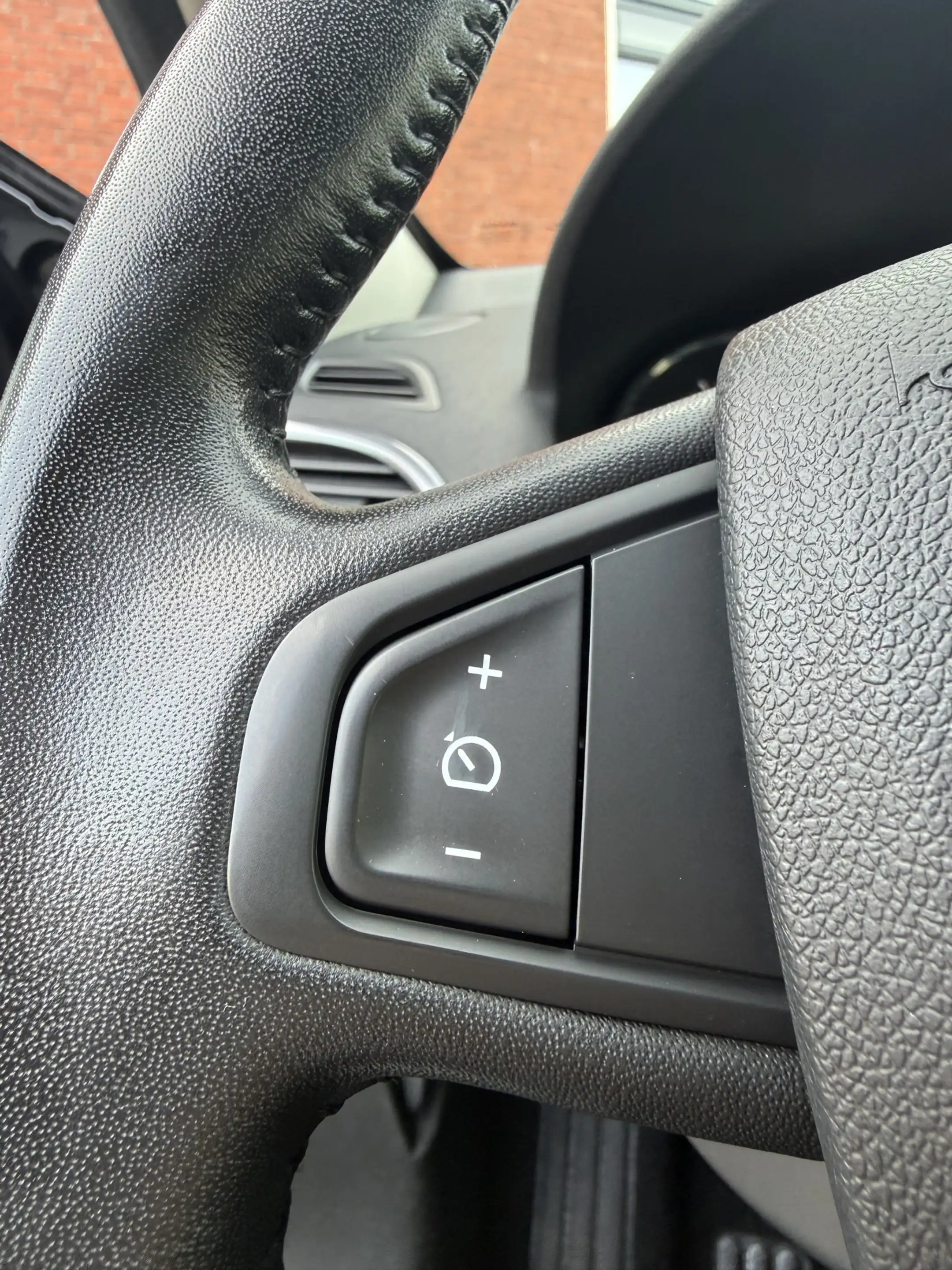 Renault Megane 1.2 TCe Limited | NAVI | TREKHAAK | CRUISE | CLIMA — photo 17