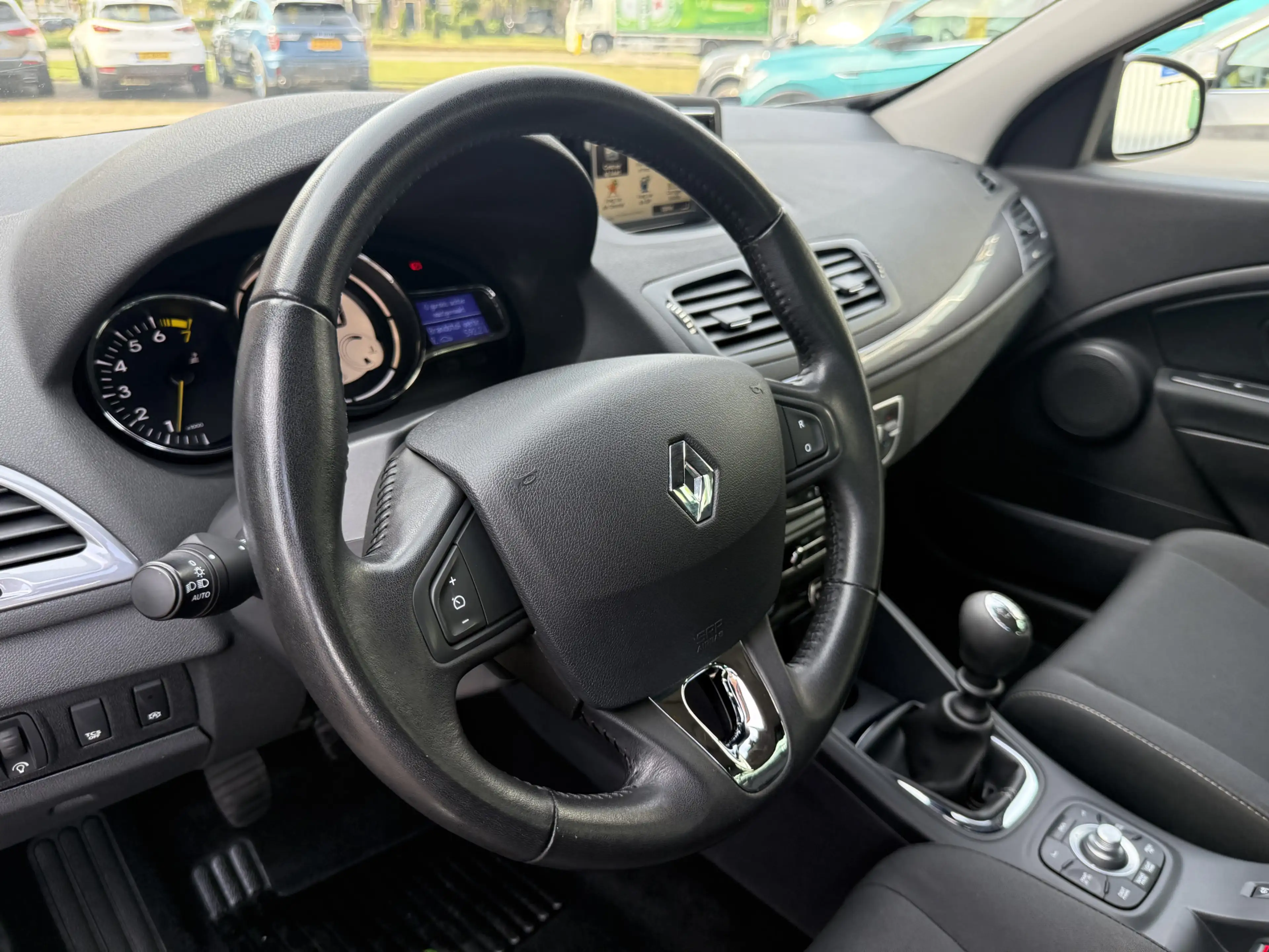 Renault Megane 1.2 TCe Limited | NAVI | TREKHAAK | CRUISE | CLIMA — photo 15