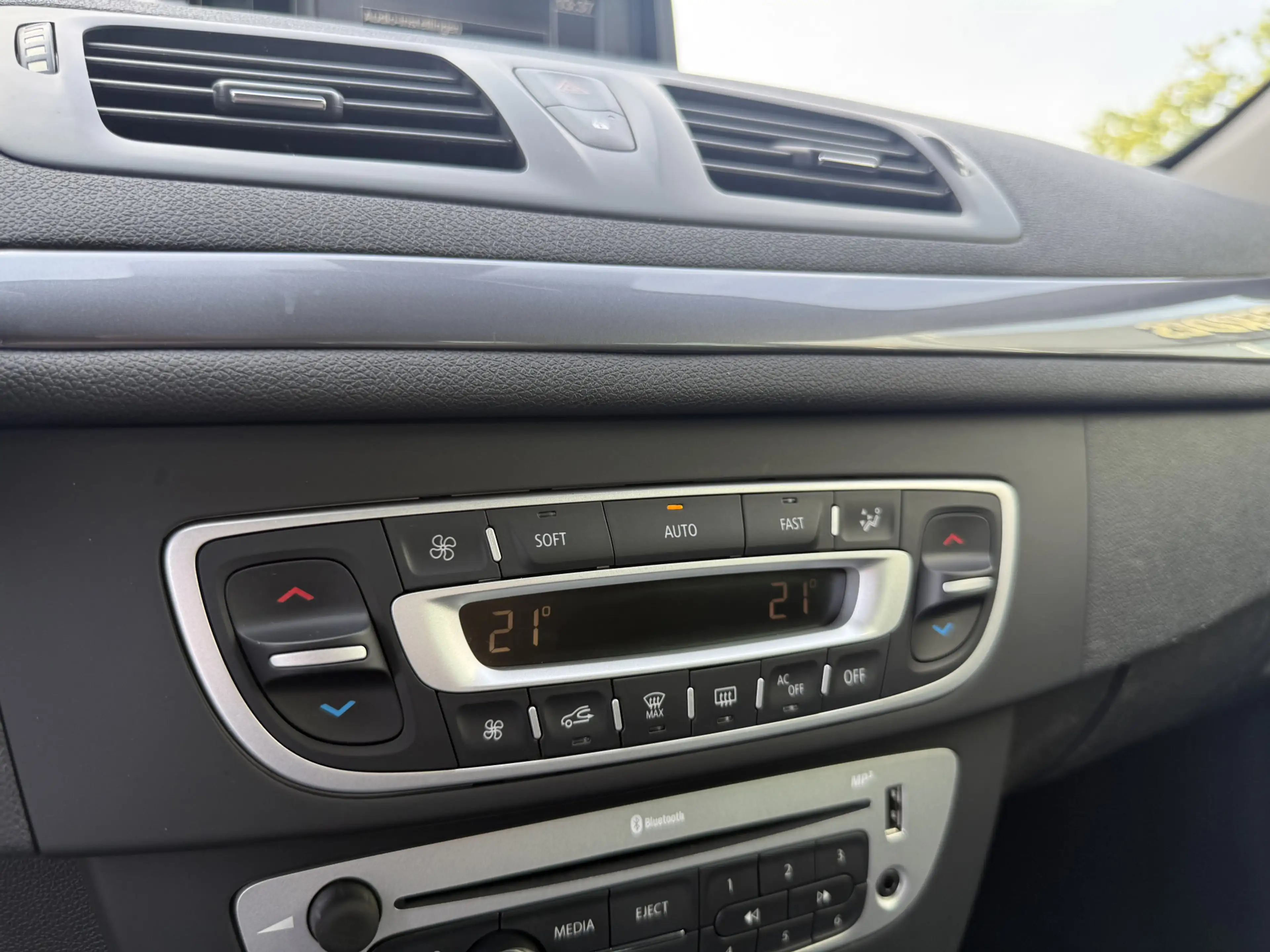 Renault Megane 1.2 TCe Limited | NAVI | TREKHAAK | CRUISE | CLIMA — photo 21