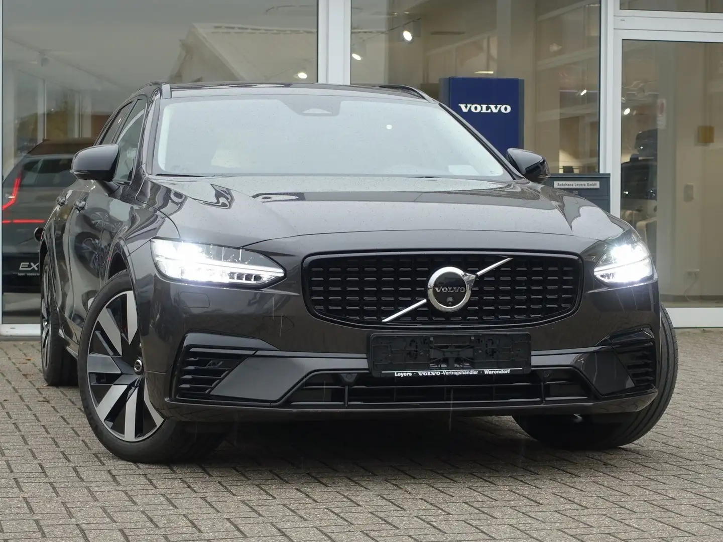 Volvo V90 Ultra T8 AWD Plug-in/HeadUp/360°Cam/AHK/BLIS Grau - 2