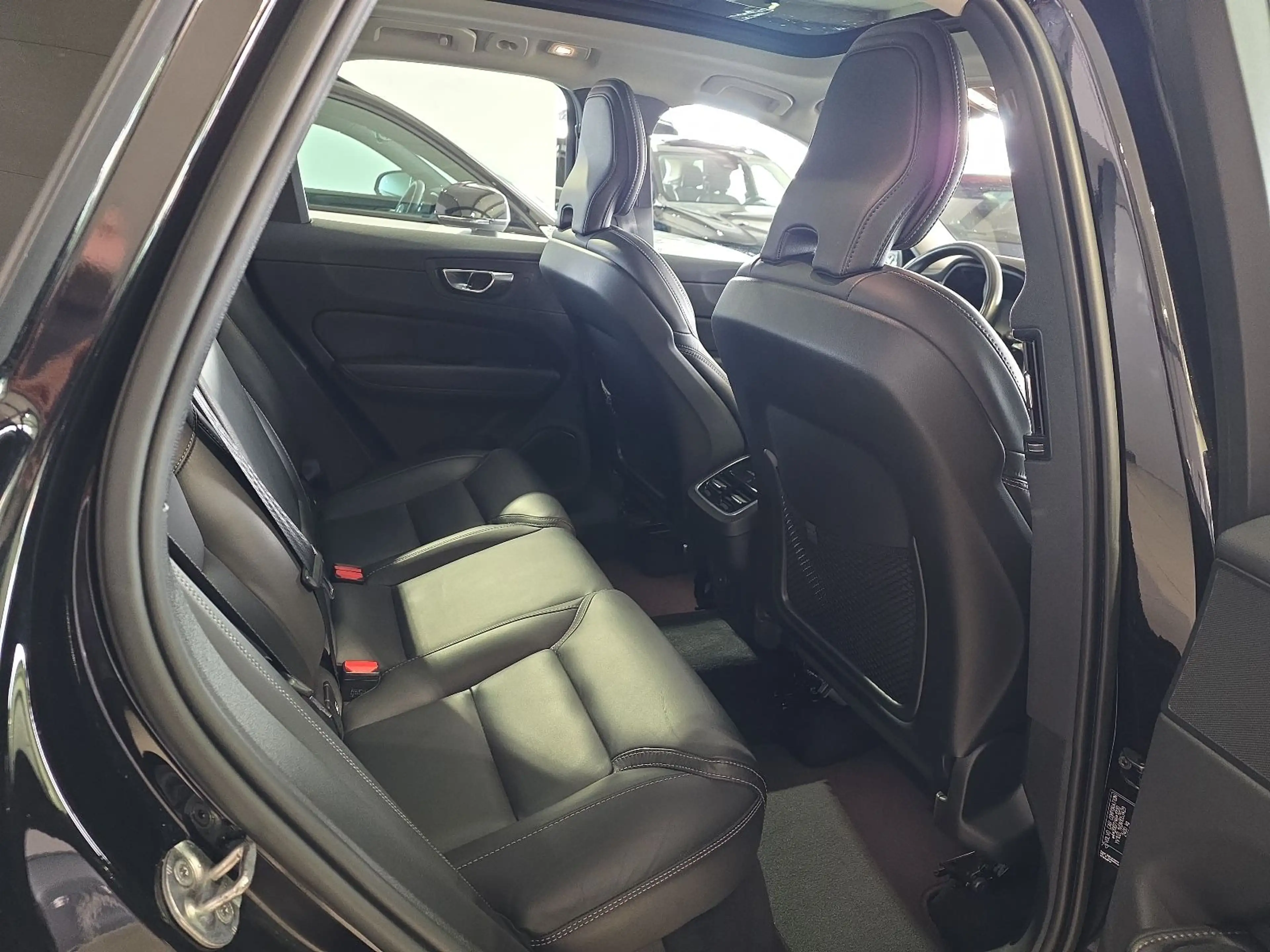 Volvo XC60 B5 Inscription ACC Sitzbelüftung Pano 360° — photo 13