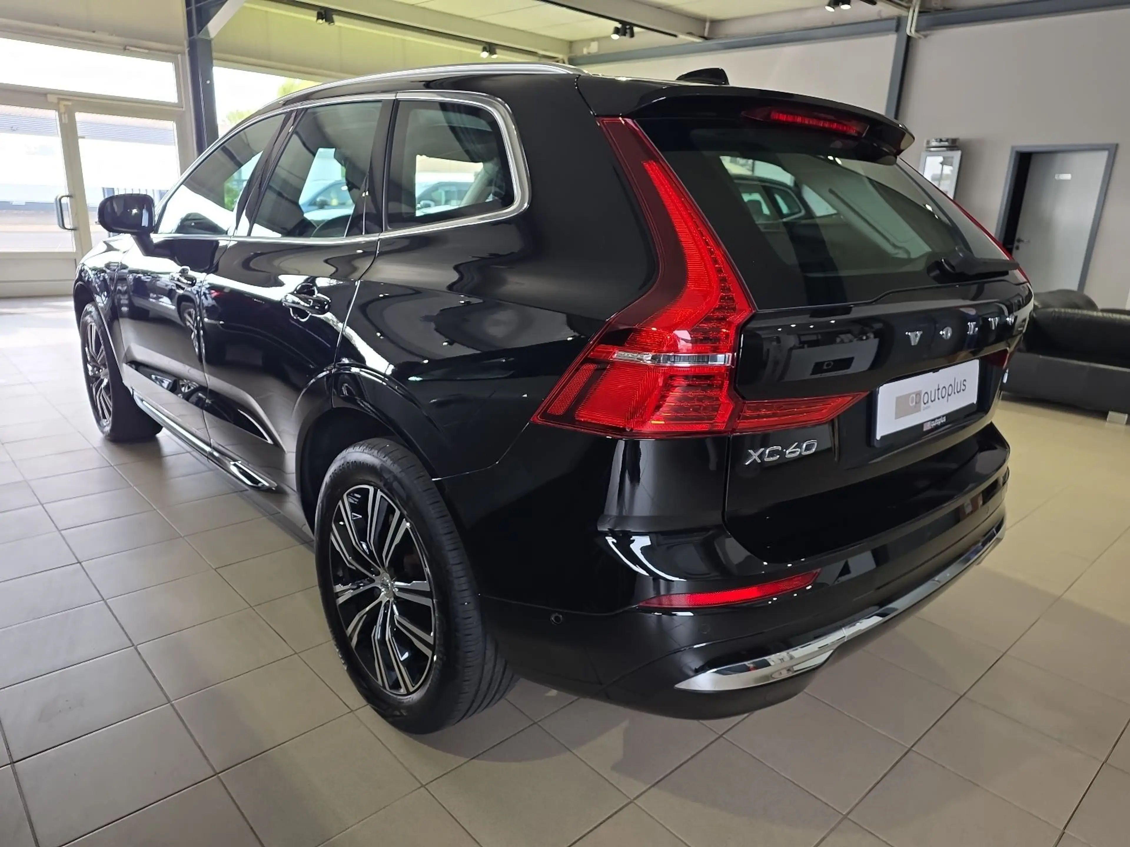 Volvo XC60 B5 Inscription ACC Sitzbelüftung Pano 360° — photo 10