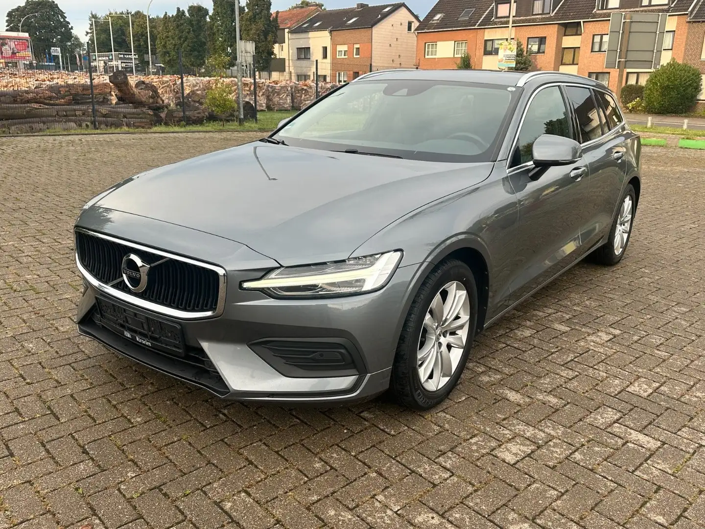 Volvo V60 Kombi Momentum Gris - 1