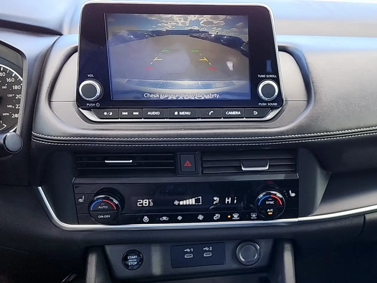Nissan Rogue снимка Nissan Rogue