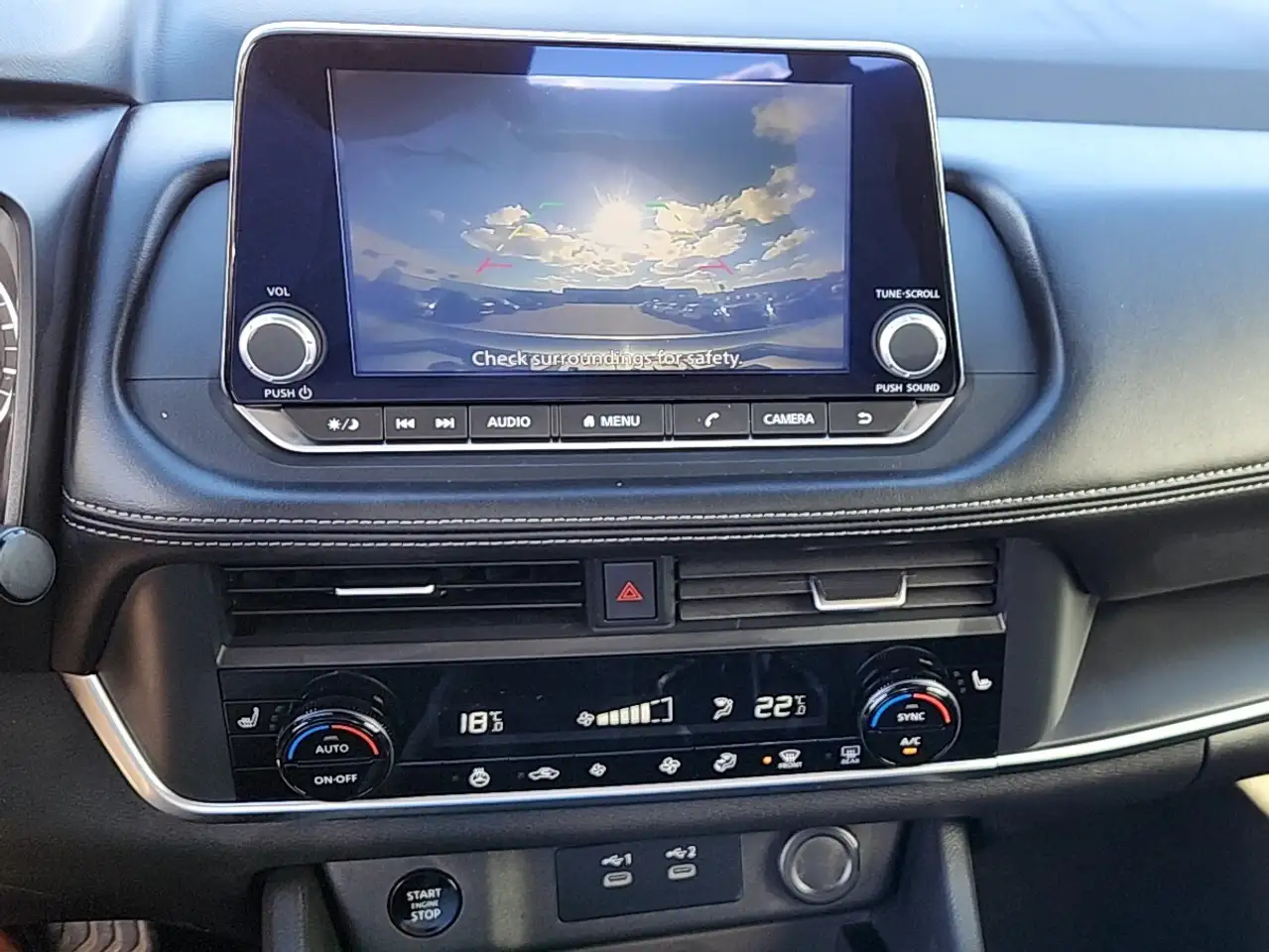 Nissan Rogue снимка Nissan Rogue