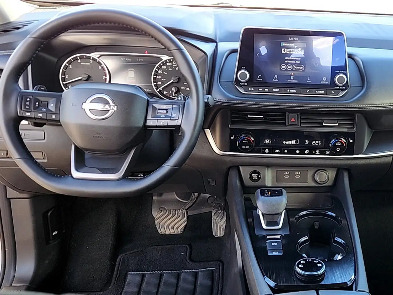 Nissan Rogue снимка Nissan Rogue