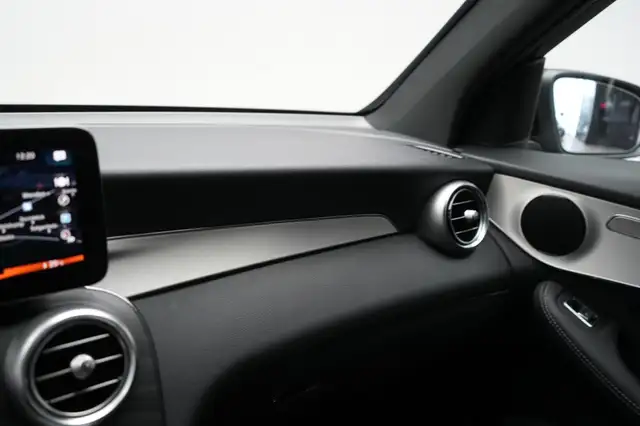 Mercedes-Benz GLC view 23
