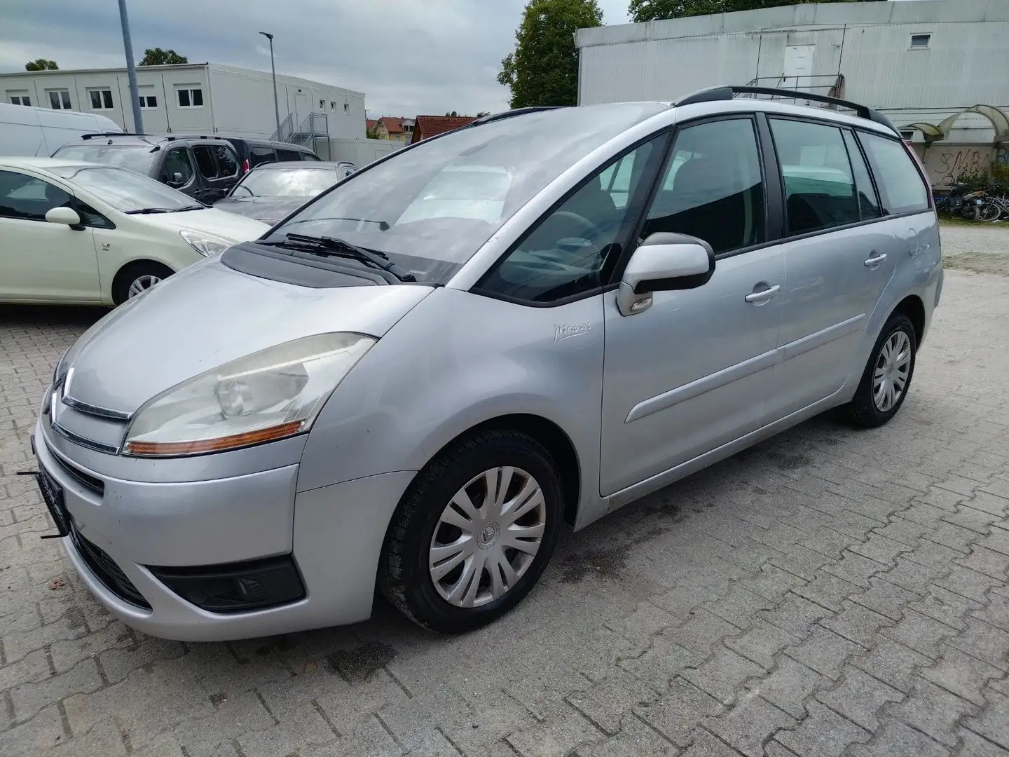 Citroen Grand C4 Picasso Tendance+7 SITZER+KLIMAAUTO+AHK Grau - 2