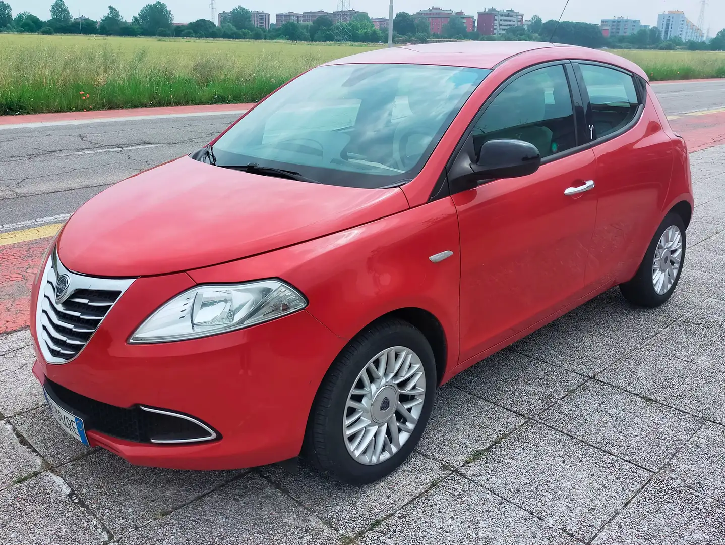 Lancia Ypsilon Ypsilon III 2011 0.9 t.air Platinum SEMIAUTOMATICO Rosso - 1