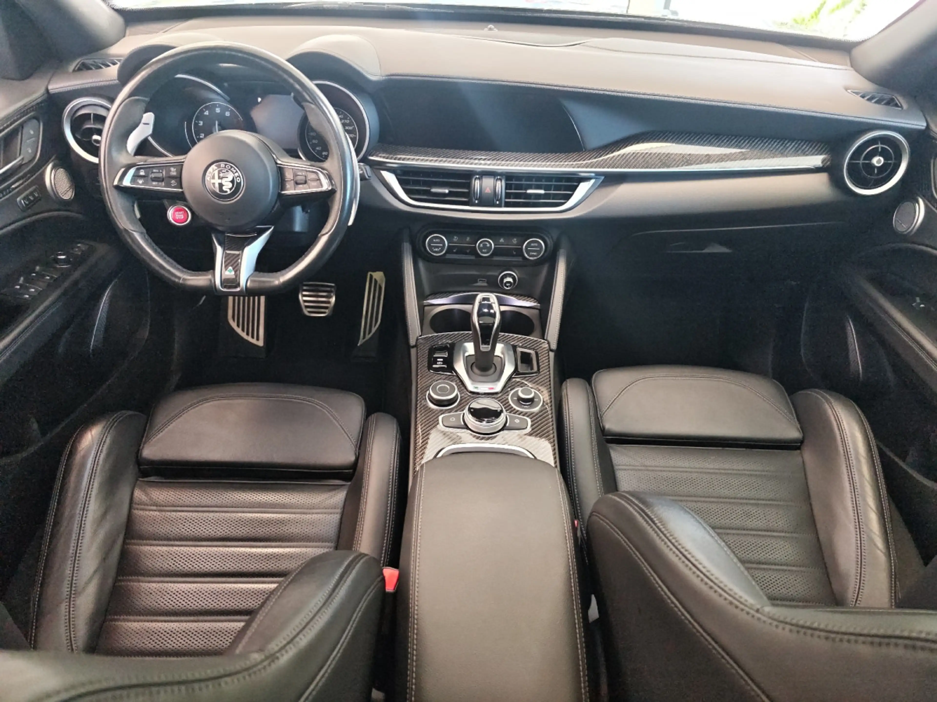 Alfa Romeo Stelvio Quadrifoglio V6 2.9 Bi-Turbo AT8-Q4 — photo 14