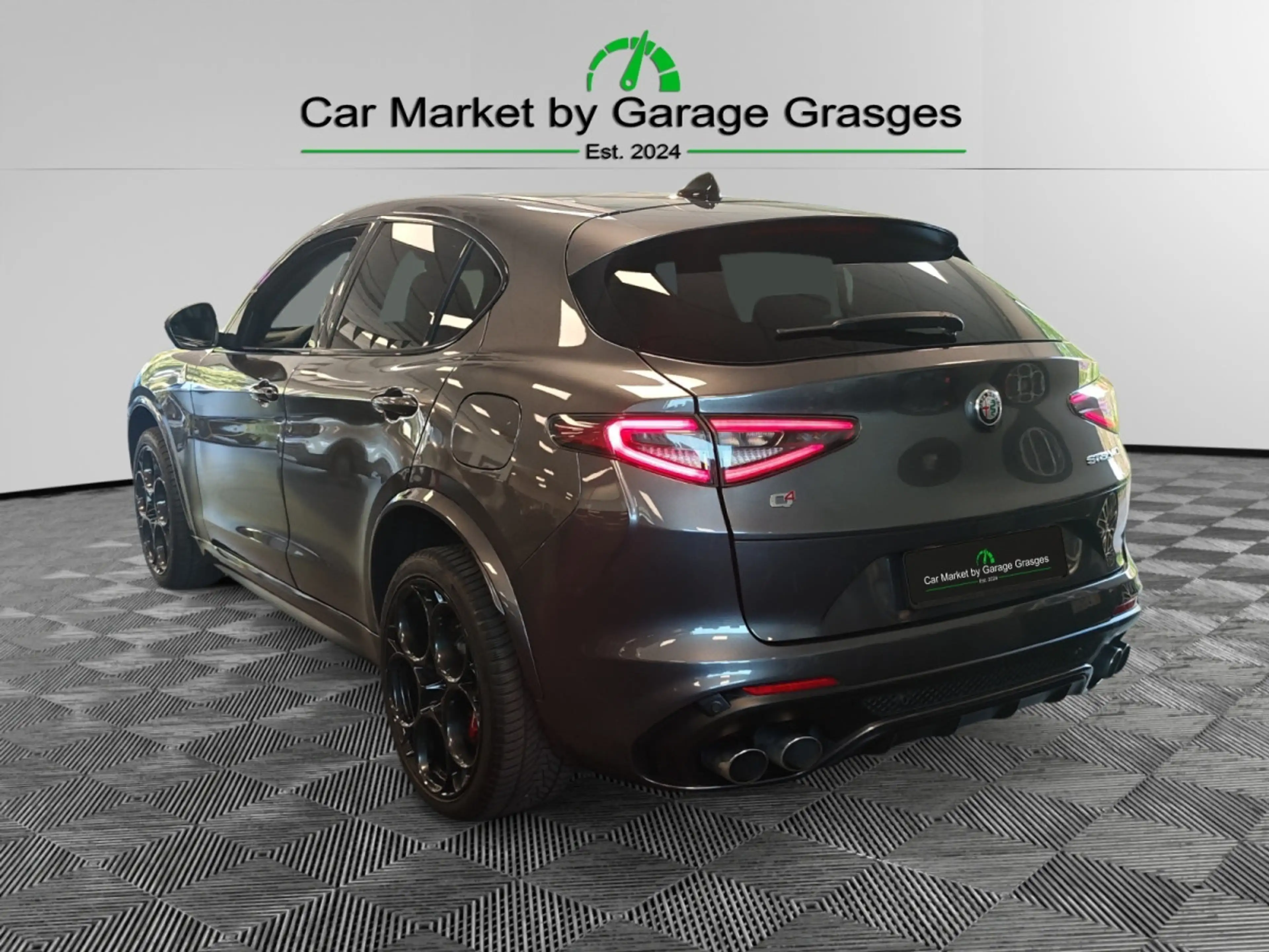 Alfa Romeo Stelvio Quadrifoglio V6 2.9 Bi-Turbo AT8-Q4 — photo 3