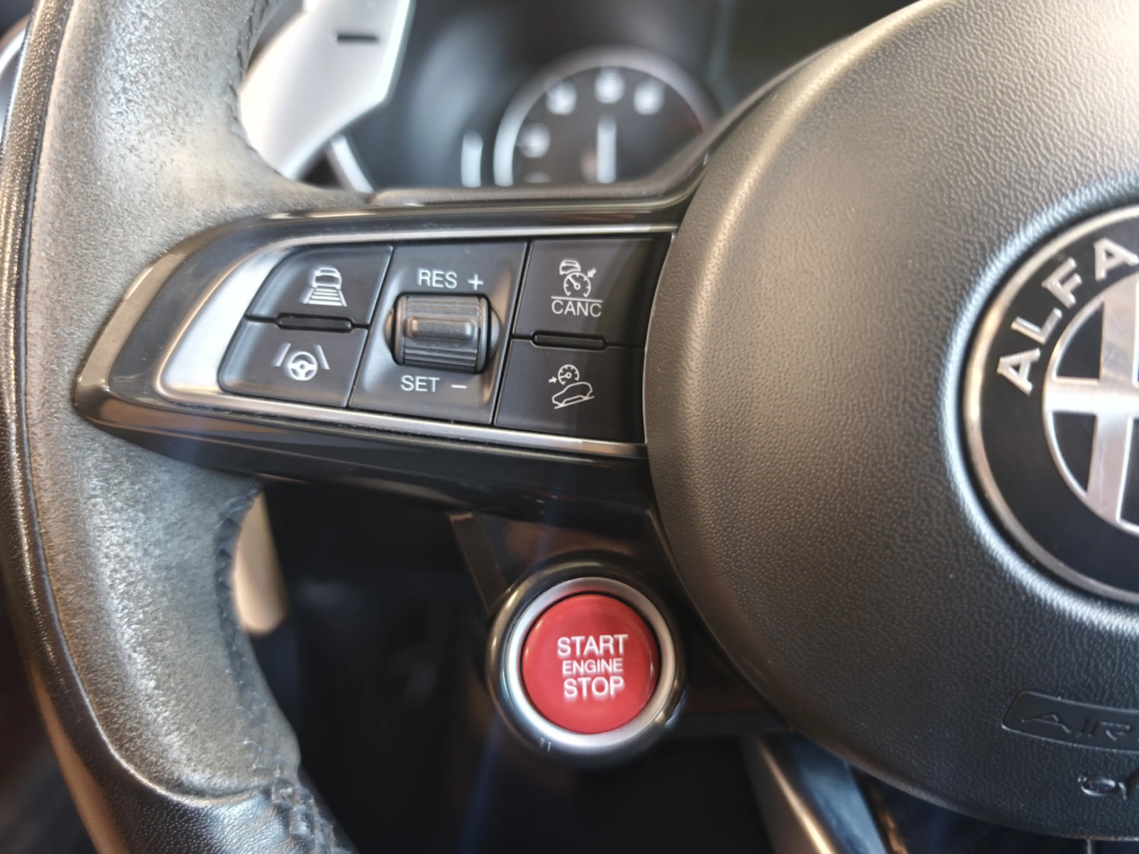 Alfa Romeo Stelvio Quadrifoglio V6 2.9 Bi-Turbo AT8-Q4 — photo 15
