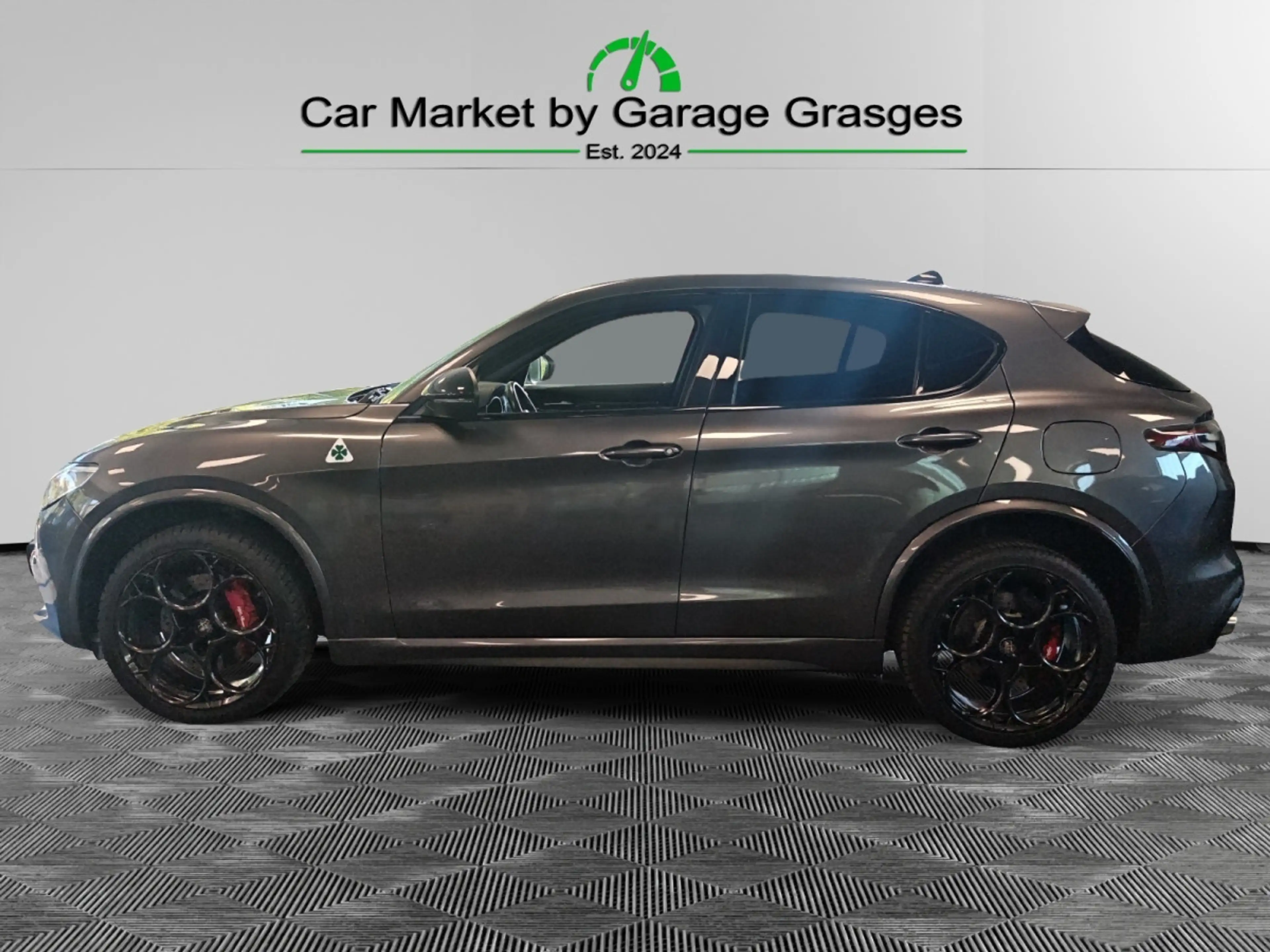 Alfa Romeo Stelvio Quadrifoglio V6 2.9 Bi-Turbo AT8-Q4 — photo 2