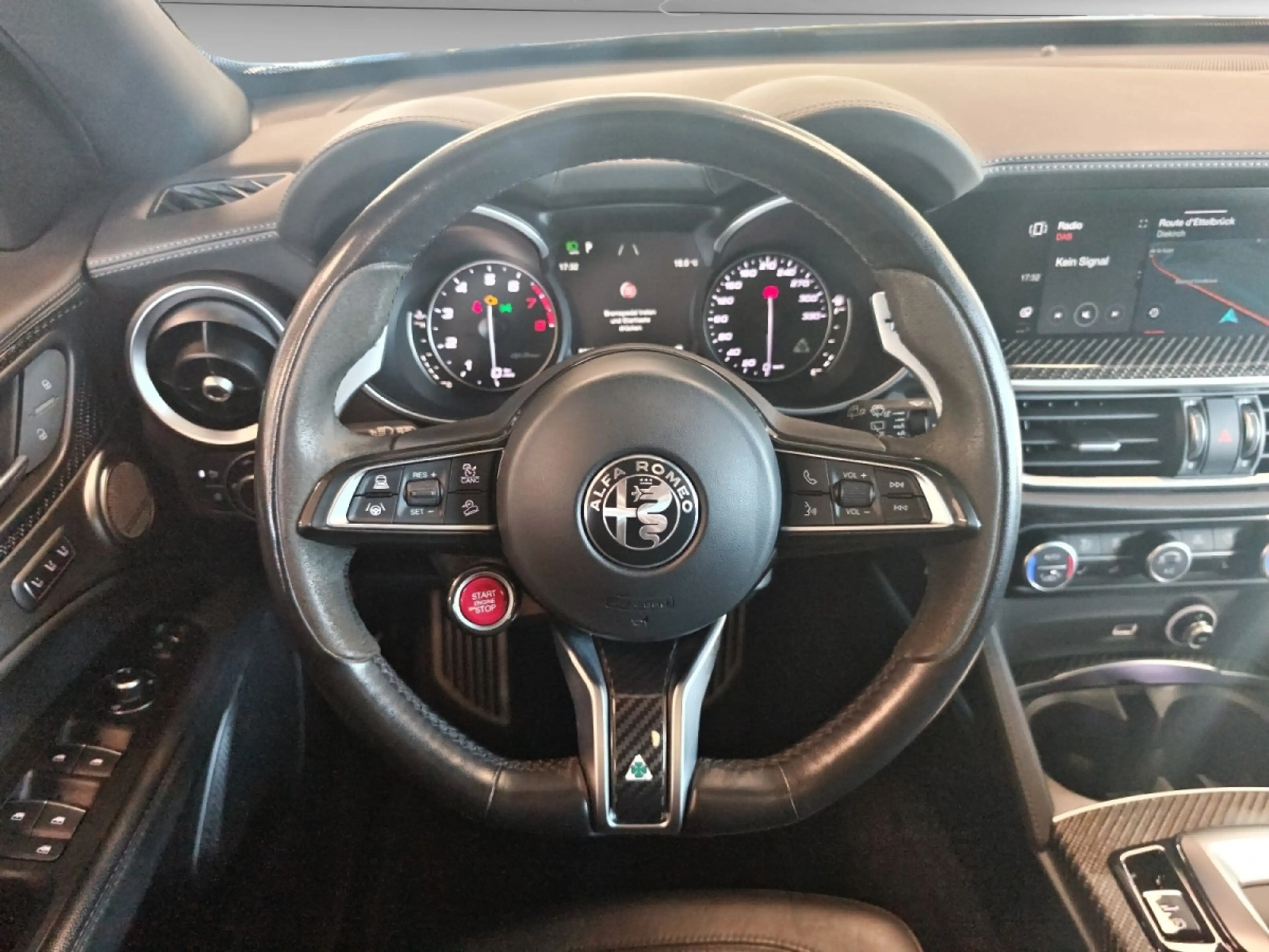 Alfa Romeo Stelvio Quadrifoglio V6 2.9 Bi-Turbo AT8-Q4 — photo 13