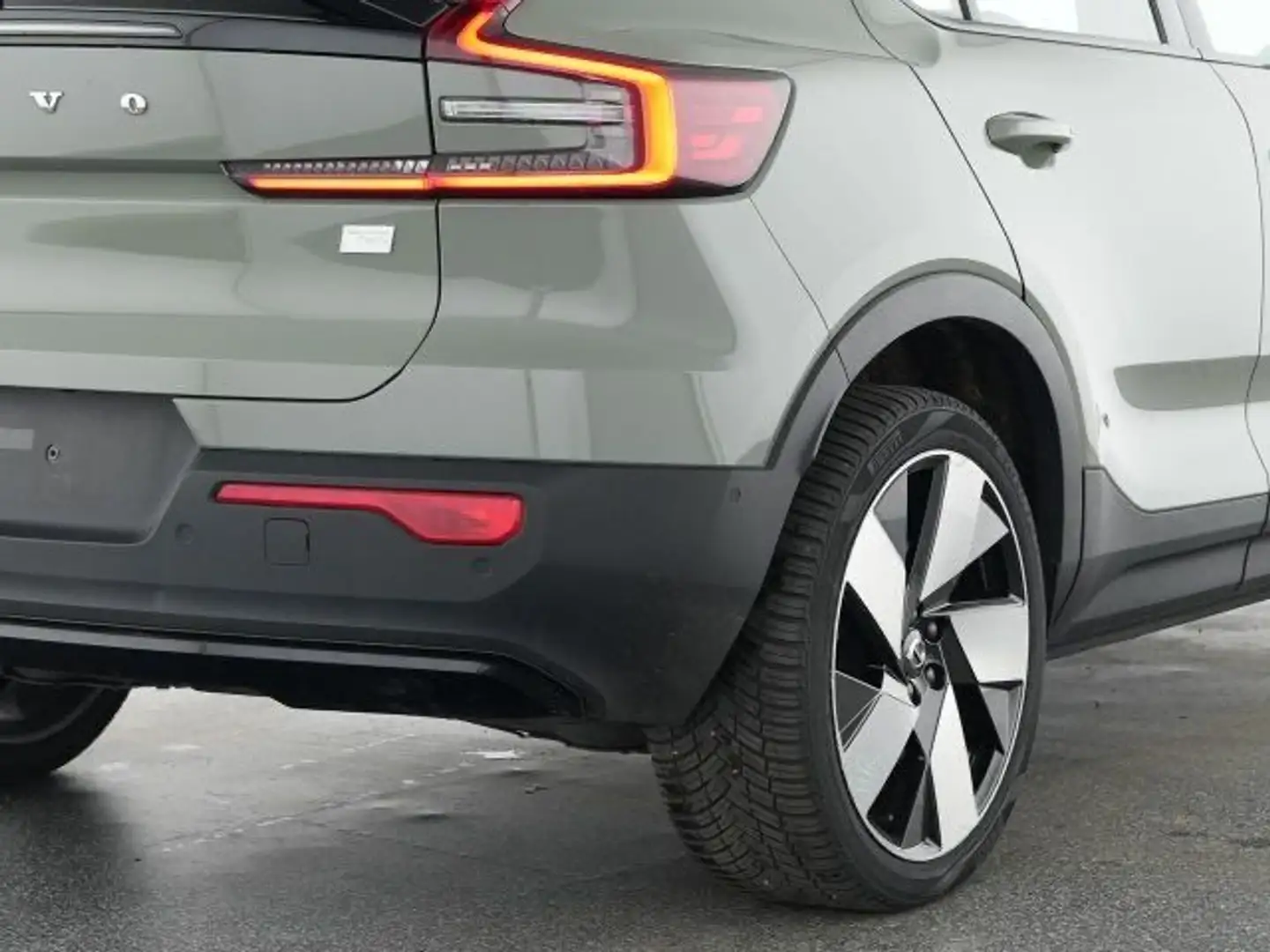 Volvo C40 1st Edition Recharge Pure Electric AWD Verde - 2