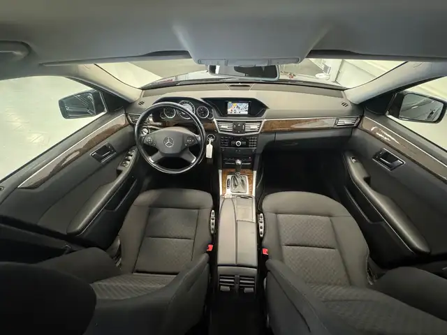 Mercedes-Benz 250 view 8