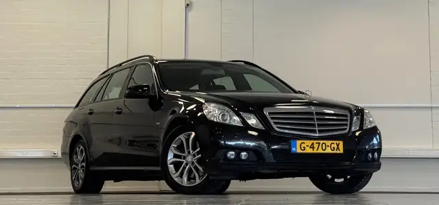 Mercedes-Benz 250 view 2