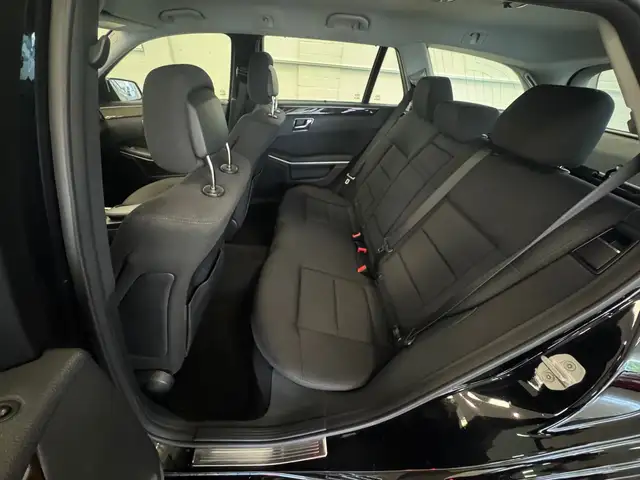 Mercedes-Benz 250 view 9