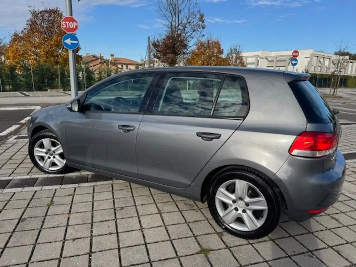 Volkswagen Golf Golf 5p 1.6 Comfortline Grey - 1