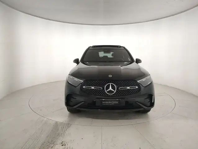 Mercedes-Benz 300 view 2