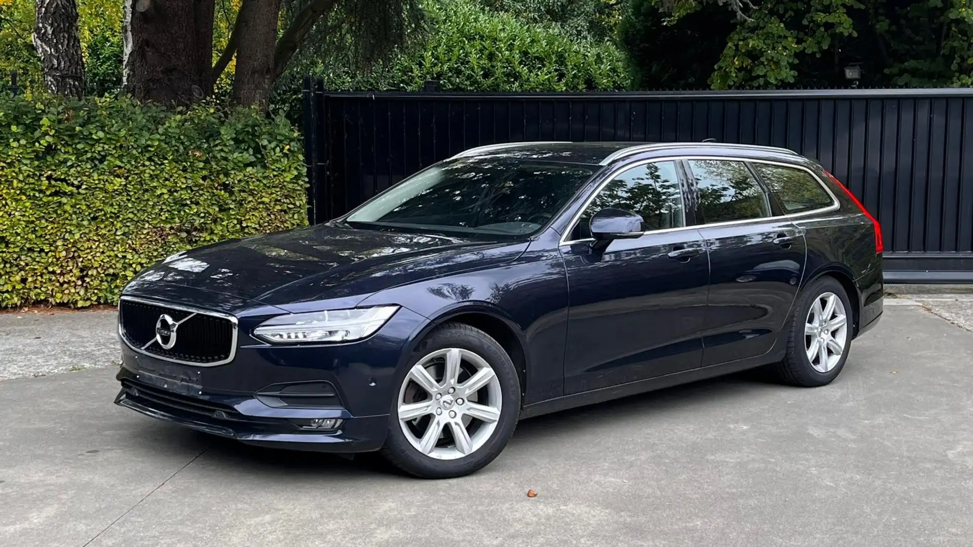 Volvo V90 2.0 D4 Momentum / Full History / 1 Owner Blauw - 1