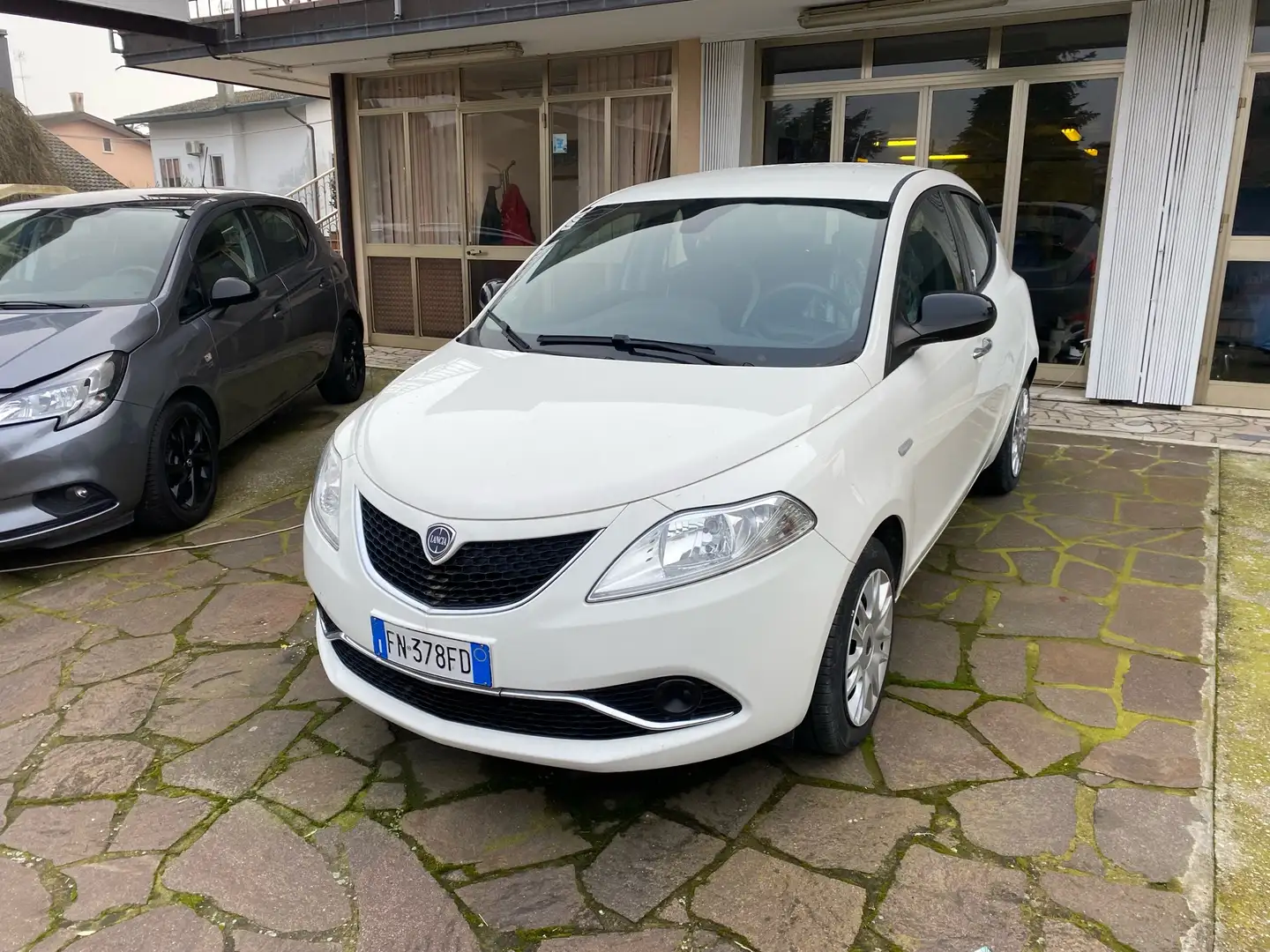 Lancia Ypsilon 1.2 Gold 69cv my16 White - 1