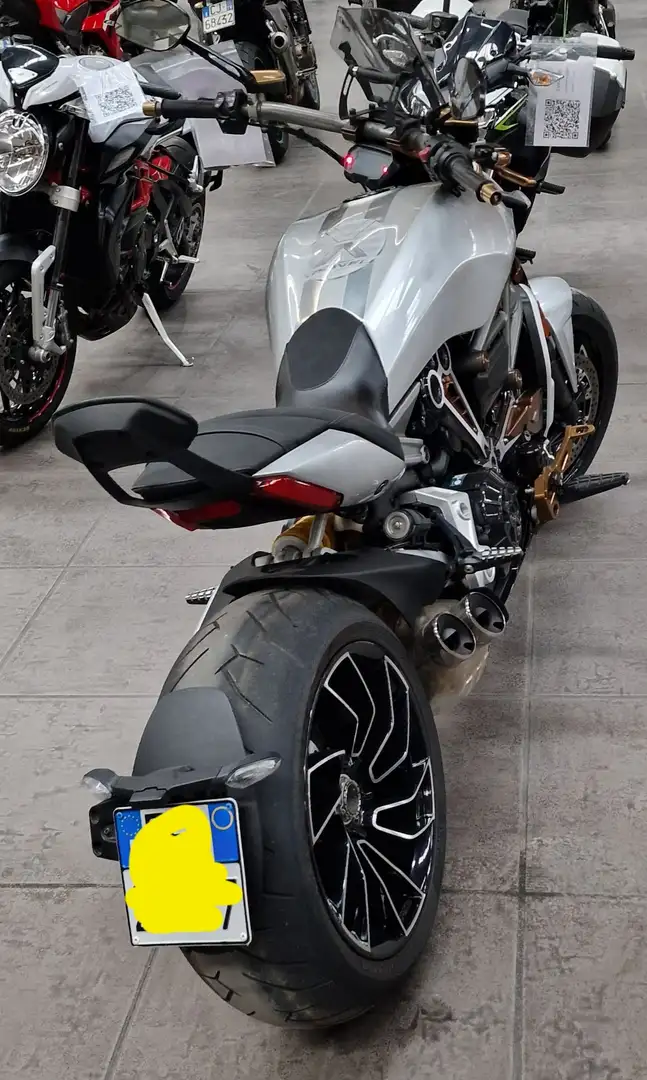 Ducati XDiavel X DIAVEL S Gümüş rengi - 2