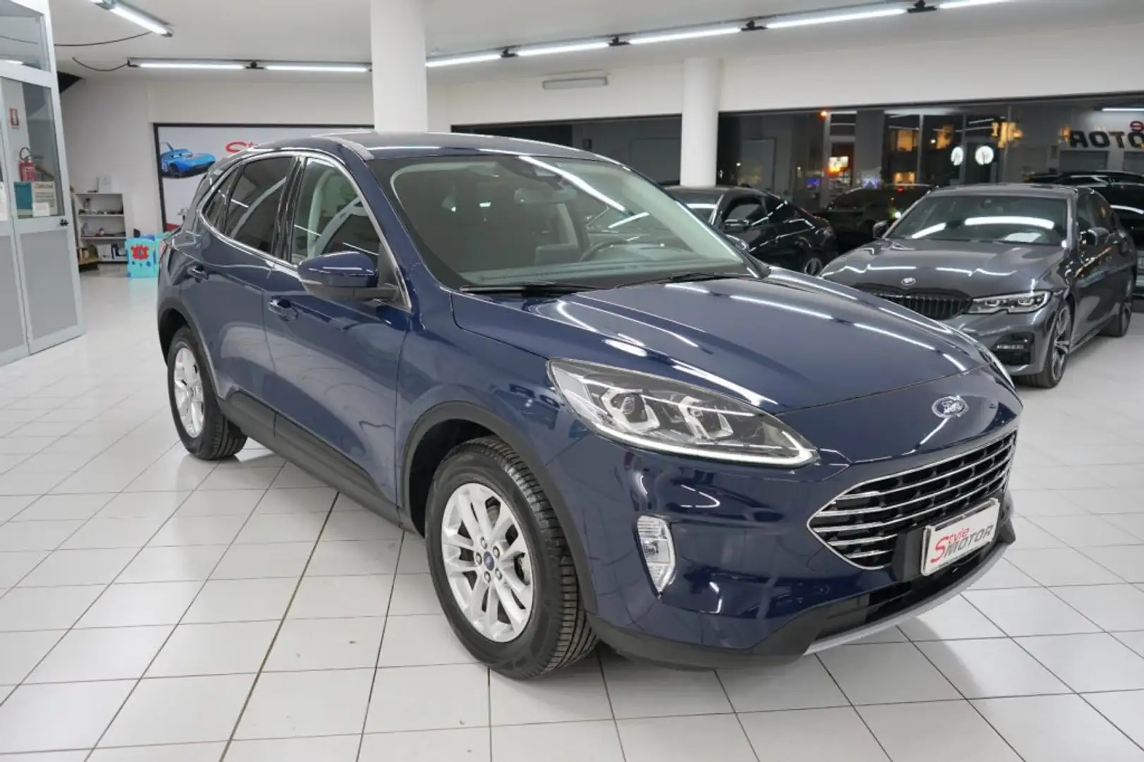 Ford Kuga 1.5 EcoBlue 120 CV aut. 2WD Titanium Blauw - 2