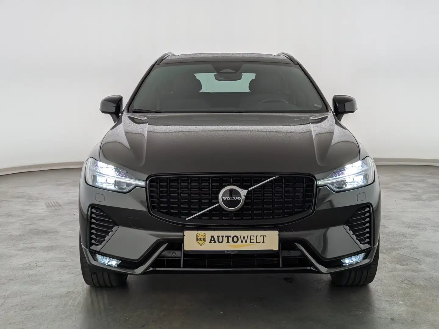 Volvo XC60 XC 60 B4 (Diesel) AWD R-Design LED+NAVI+PANO+RFK Grau - 2