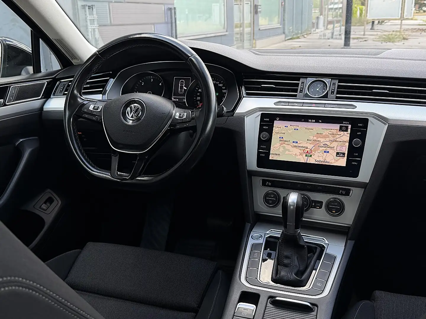 Volkswagen Passat Comfortline 1,6 TDI DSG Schwarz - 2