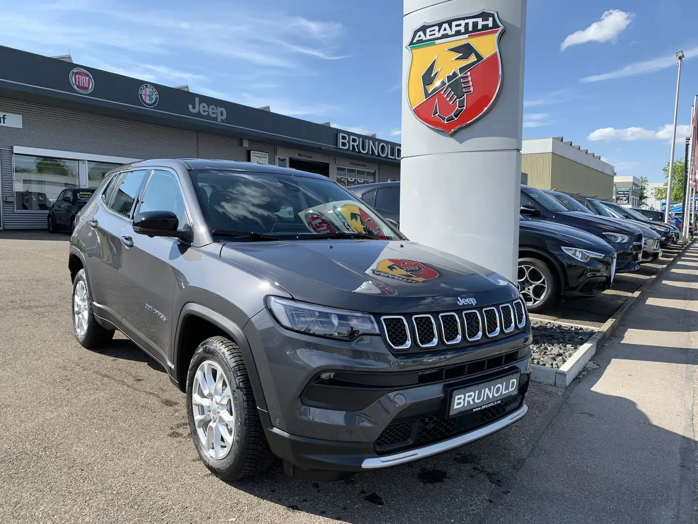 Jeep Compass 1.5 Mild-Hybrid Altitude Automatik Gris - 1