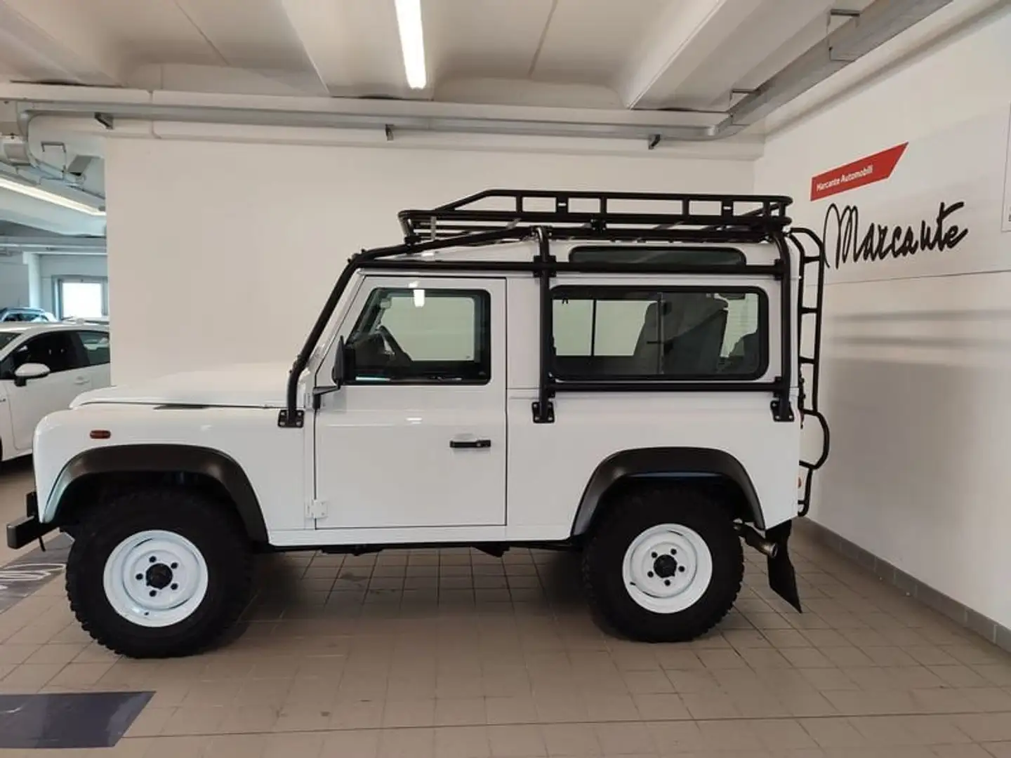 Land Rover Defender Defender 90 2.2 TD4 Station Wagon Bianco - 2